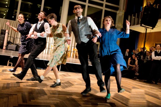 Forskningsformidling lyder så tørt!</br>Århundredets Festival åbningsfest i 2016. Dansegulvet blev indtaget af Lindy Hoppers til åbningsfesten på Aarhus Rådhus.</br>Foto: PR-foto / Århundredets festival