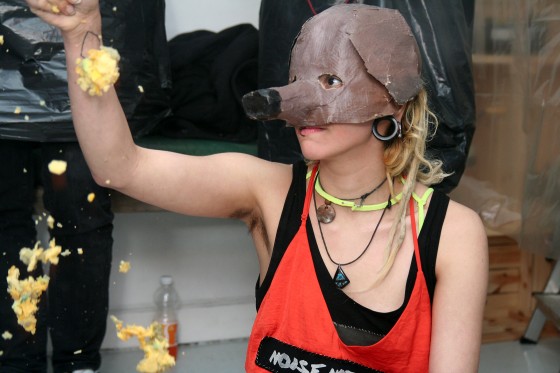 Plads til performance</br>Jcak og Emma med en performance om en okkult og voldelig situtation.</br>Foto: Sixten Therkildsen