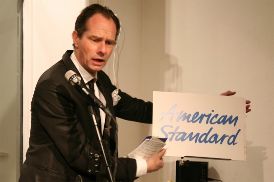 Plads til performance</br>Hos PERFORMANCErum optrådte Olsson med en performance om American Standard og Ideal Standard.</br>Foto: Sixten Therkildsen