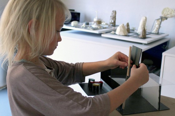 Byg et elefanthus derhjemme</br>Opgaverne i bogen er lavet så alle aldre kan være med.</br>Foto: Julie Dufour