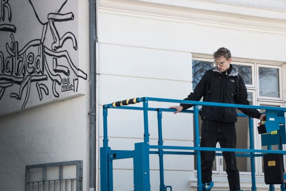 Nye vartegn i byen</br>Ulrik Myrtue skaber gavlkunst i Skt. Annagade - i 10 meters højde.</br>Foto: Foto: Mariana Gil