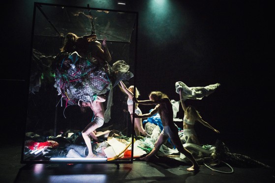 Morph sætter menneskets natur til skue</br>Mennesket er komplekst, og stykket tager fat i dybe facetter af vores væsen.</br>Foto: PR-foto / Aarhus Teater - Gísli Dúa 