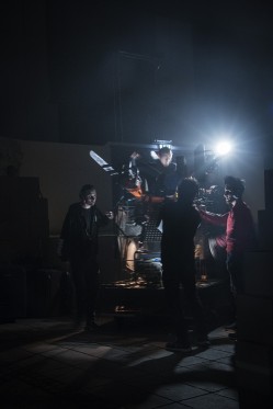 Verdensberømt performancegruppe og 200 produktionsskoleelever</br>Den catalanske teatergruppe La Fura Del Baus og Aarhus Produktionsskoles forestilling Voce Voces Voces / Stemmer Stemmer Stemmer.</br>Foto: Mariana Gil