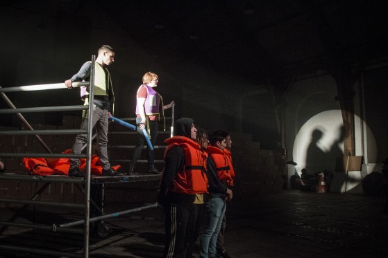 Verdensberømt performancegruppe og 200 produktionsskoleelever</br>Den catalanske teatergruppe La Fura Del Baus og Aarhus Produktionsskoles forestilling Voce Voces Voces / Stemmer Stemmer Stemmer.</br>Foto: Mariana Gil
