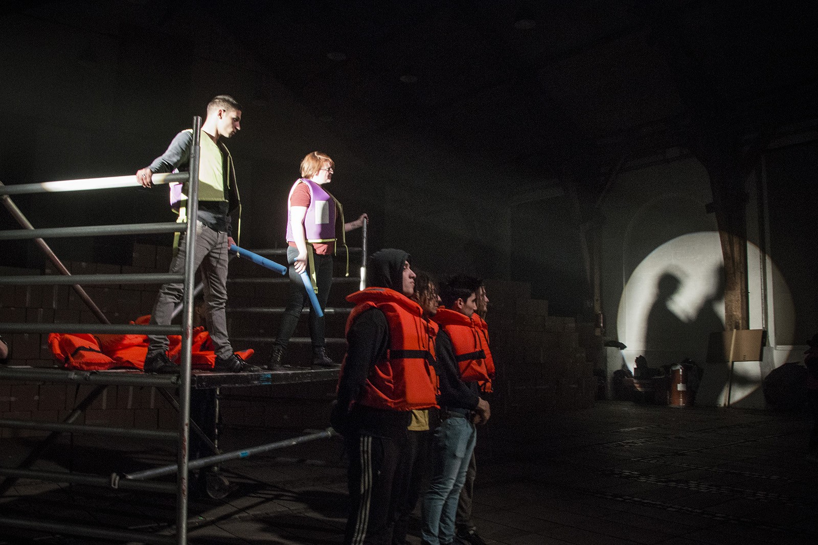 Verdensberømt performancegruppe og 200 produktionsskoleelever</br>Den catalanske teatergruppe La Fura Del Baus og Aarhus Produktionsskoles forestilling Voce Voces Voces / Stemmer Stemmer Stemmer.</br>Foto: Mariana Gil
