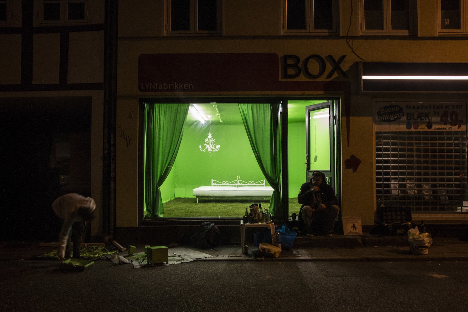 Jagoda Szmytka skal sove, spise og leve i et butiksvindue</br>Jagoda Szmytka flytter ind bag den store rude i udstillingsrummet BOX i Vestergade i Aarhus.</br>Foto: Mariana Gil