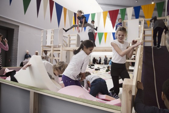 Model for fri leg</br>Palle Nielsen, Modellen, 2014. ARKEN.</br>Foto: Pr-foto / ARKEN - Sofie Amalie Klougart