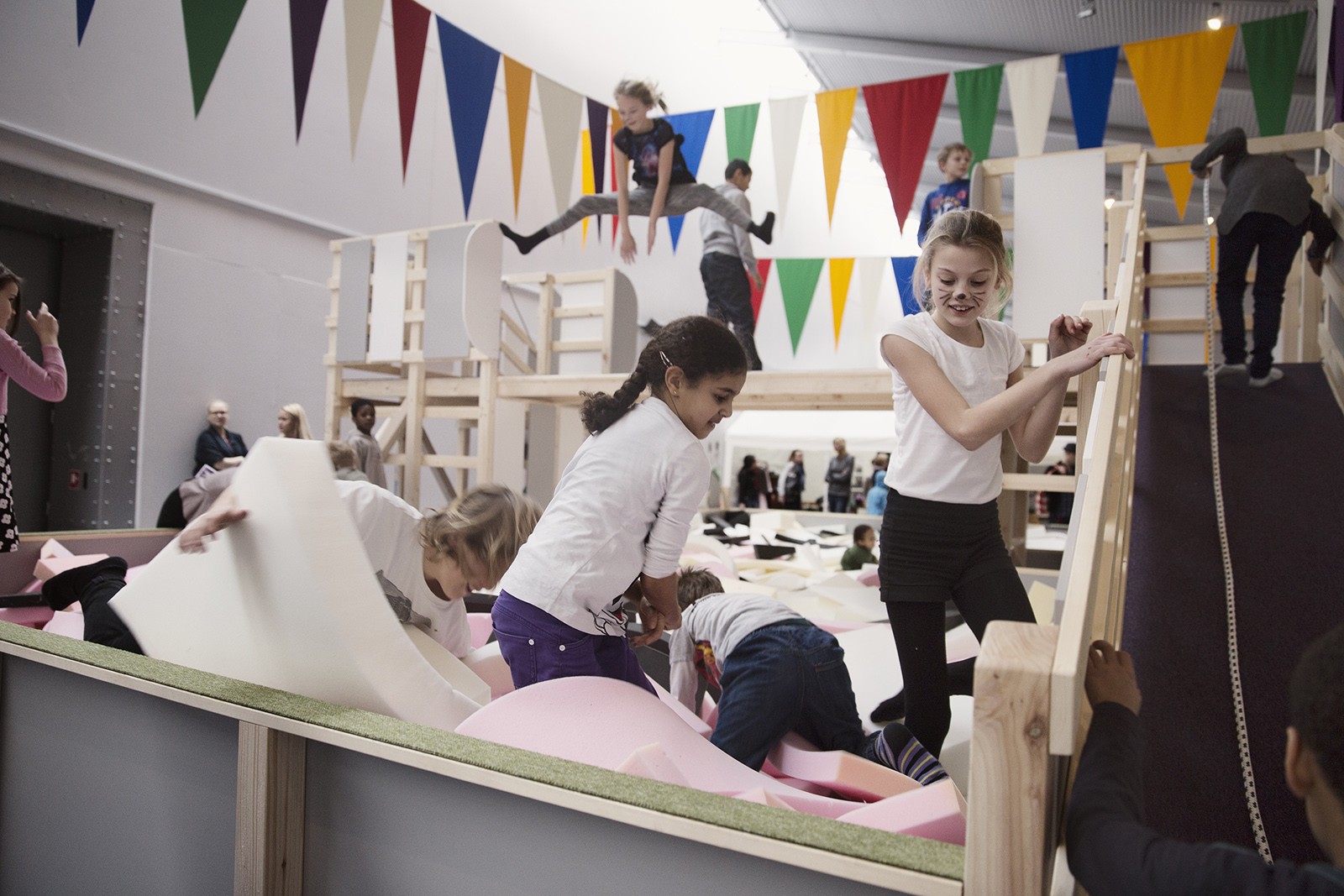 Model for fri leg</br>Palle Nielsen, Modellen, 2014. ARKEN.</br>Foto: Pr-foto / ARKEN - Sofie Amalie Klougart
