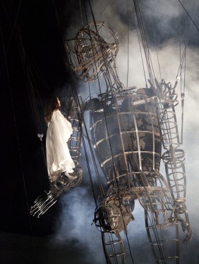 Teaterfestivalen Ilt Festival rammer Aarhus</br>The Giant Puppet udspiller sig også i det fri, når den 7 meter høje ståldukke betræder Aarhus' gader.</br>Foto: PR / foto: Ilt Festival / Fotograf: Foreman Brothers