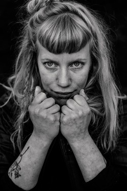 Ny festival hylder den gennemtænkte tale</br>Bandet Katinka spiller deres anmelderroste album 'Vi er ikke kønne nok til at danse' live på festivalen.</br>Foto: PR-foto / Røst-festival