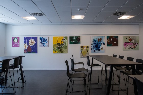 HVOR TAGER DU HEN FOR AT OPLEVE KUNST?</br>Kathrine Ærtebjergs udsmykning på på Marselisborg Gymnasium.</br>Foto: Mariana Gil