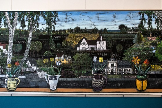 HVOR TAGER DU HEN FOR AT OPLEVE KUNST?</br>Udsnit af Jesper Christiansens del af udsmykningen på Marselisborg Gymnasium.</br>Foto: Mariana Gil 