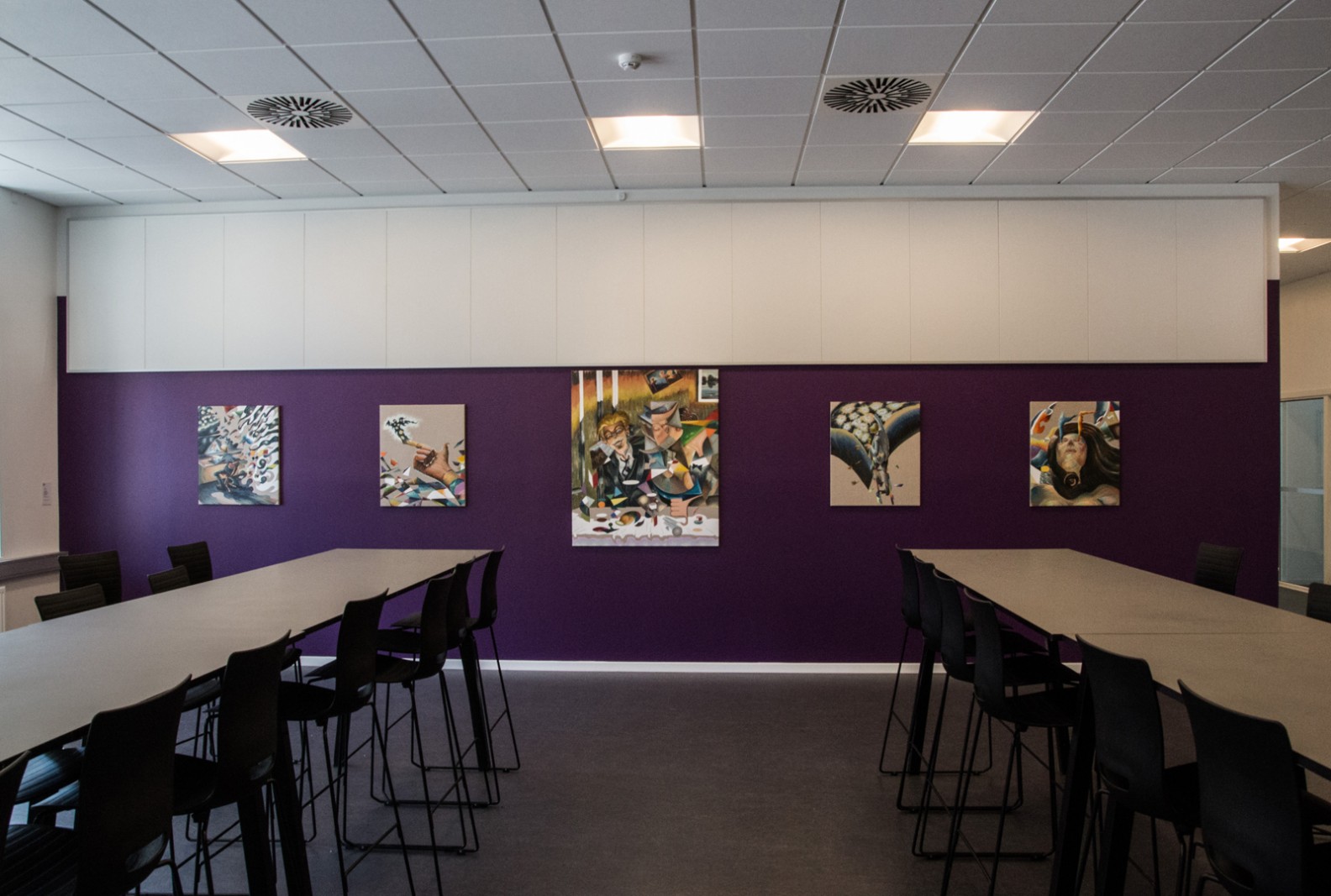 HVOR TAGER DU HEN FOR AT OPLEVE KUNST?</br>Udsmykning i Marselisborg Gymnasiums nye tilbygning.</br>Foto: Mariana Gil