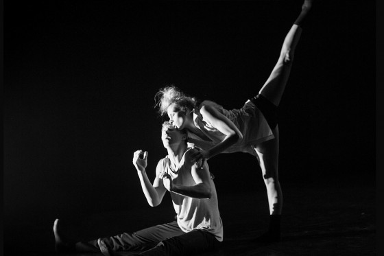 Eksistentiel dans uden fodfæste</br>Koreograf Stephanie Thomasen har modtaget en Reumert for danseforestillingen One</br>Foto: PR-foto / Uppercut Danseteater - Henning Sjøstrøm