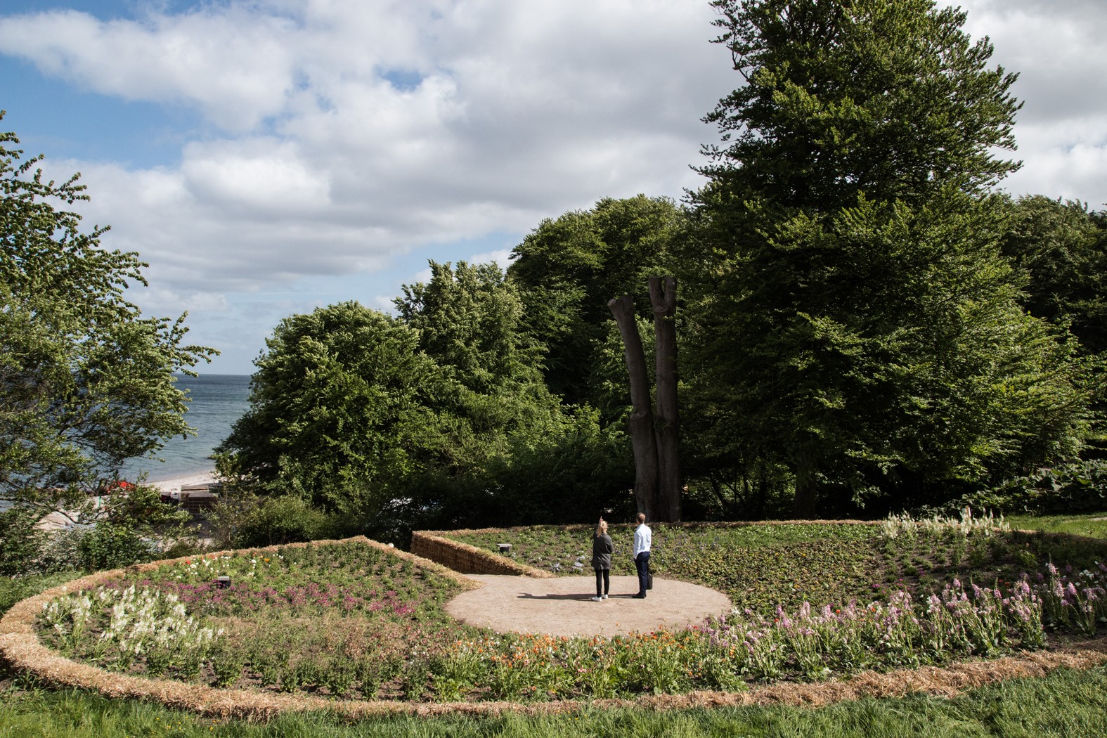 ARoS vælter byen og naturen med verdensstjerner</br>Meg Webster: Concave room for bees, Aros Triennale The Garden.</br>Foto: Mariana Gil