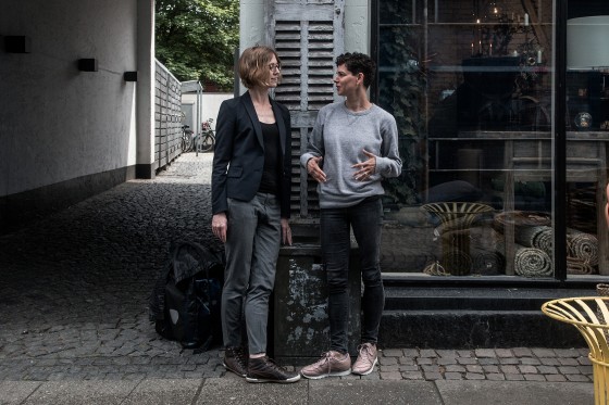 Tag plads i regnbuen på ARoS og oplev danseforestilling på gaden</br>Jasmine Wilson fra Studio Wayne McGregor og Ulla Gad fra Dansehallerne fortæller om LightLens</br>Foto: Mariana Gil