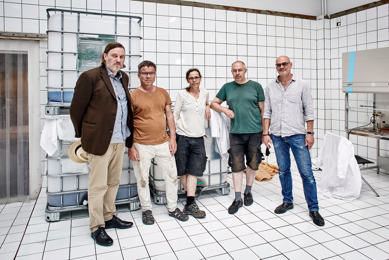 Kunstnergruppen Solkorset er genforenet midt i en opløsningstid</br>Solkorset er (fra venstre): Jesper Rasmussen, Hans E. Madsen, Marianne Rasmussen, Kim Grønborg og Robin Lybecher. </br>Foto: PR-foto: Kunsthal Aarhus