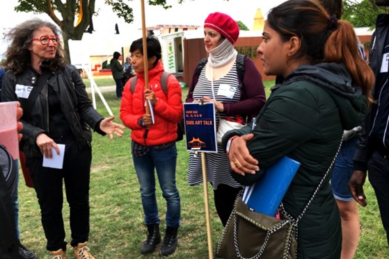 Statens Museum for Kunst i gummistøvler og på festival</br>Statens Museum for Kunsts guider er klar til at diskutere kunst med publikum. </br>Foto: PR-Foto / Statens Museum for Kunst