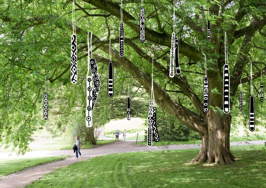 Løft blikket og se byen på ny</br> Marianne Tønnesen, Inger Bruhn og Karen Ette har skabt The Ritual Tree i Botanisk Have.</br>Foto: PR-foto / ProKK - Diana Dovgialo