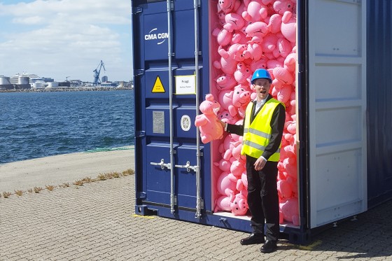 Aarhus Teater vil vise vores massive forbrug ved hjælp af kraner, nødder og dansere</br>Hver container på Aarhus Havn fortæller sin egen til tider sære historie.</br>Foto: Asger Nielsen