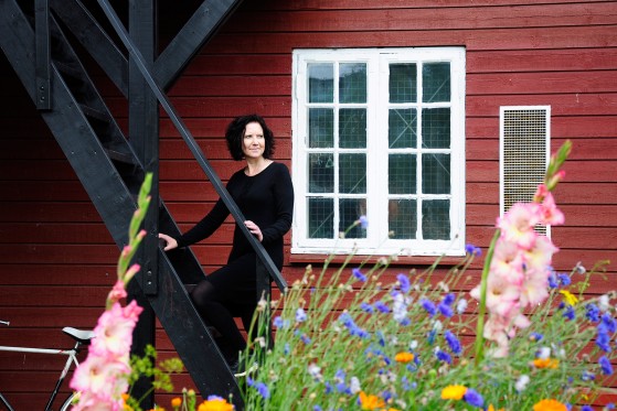 Romandebutant: ”Lad os tale sammen om det, man ikke taler om”</br>I dag har Louise Juhl Dalsgaard det godt, men det var hårdt at læse de gamle journaler fra tiden med anoreksi.</br>Foto: Kulturmagasinet Fine Spind