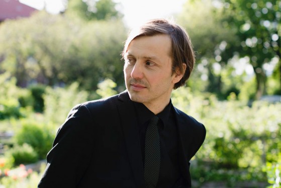 REVERSE international poesifestival på Nørrebro - fire anbefalinger</br>Norske Niels-Øivind Haagensen diskuterer mikroforlag med Derek Beaulieu.</br>Foto: PR-foto / REVERSE - international poesifestival på Nørrebro - Niels Øivind Haagensen