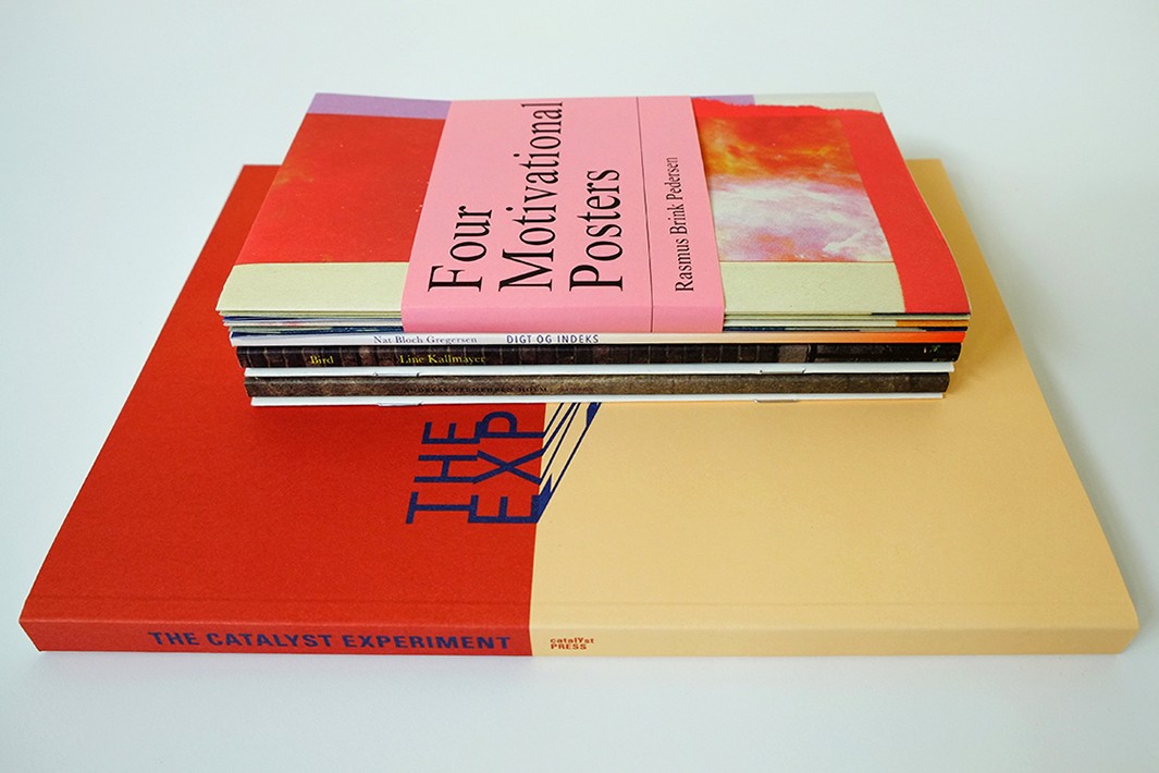 The Catalyst Experiment: Sproget har en fortræffelig evne til at skabe refleksion</br>Da vi møder Trine Rytter, ligger der en stak af bog-kunstværker klar til The Catalyst Experiments åbning den 1. september.</br>Foto: Sixten Therkildsen 