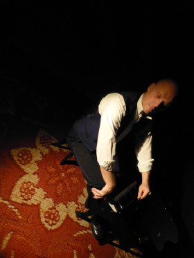 Så er det i seng mor og far</br>Mørket ligger under sengen er et stykke for både børn og voksne.</br>Foto: Pr-foto / Teater Gruppe 38