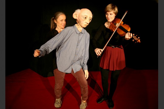 En god dag at dø</br>Bedstefaren danser til det sidste. </br>Foto: Pr-foto/ Teater Kimbri