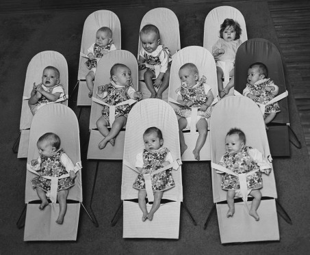 Barnets århundrede er godt designet</br>BabyBjörns Babysitter blev lanceret i 1961. 
<br /></br>Foto: Pr-foto/ Designmuseum Danmark -  Babybjörn
