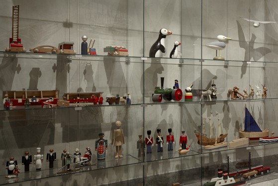 Barnets århundrede er godt designet</br>På udstillingen kan man få lov til at lave stopmotion film med Kay Bojesens trælegetøj.</br>Foto: Pr-foto/ Designmuseum Danmark -  Pernille Klemp