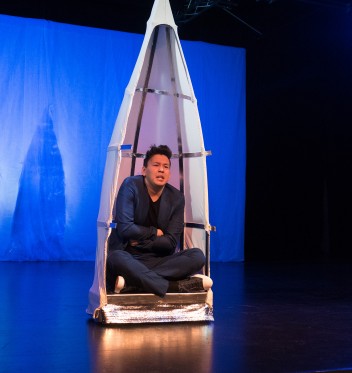Et kærligt blik på den grønlandske mand</br>Teaterinstruktør Hanne Trap Friis har lavet et nyt stykke, der går helt ind i den grønlandske mands intimsfære.</br>Foto: Foto: PR-foto