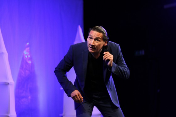 Et kærligt blik på den grønlandske mand</br>Forestillingen Angutivik/Den Grønlanske Mand er lige nu på turné i Grønland fra 11. til 29. september. Næste år kommer den til Danmark.</br>Foto: Foto: PR-foto