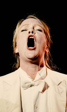 Når Signe gør modstand, bliver kunsten smukkere</br>I dag arbejder Signe Høirup Wille-Jørgensen indenfor mange felter: blandt andet spiller hun i Big Band og komponerer musik til teater, TV og film.</br>Foto: PR-foto - Københavns Musikteater