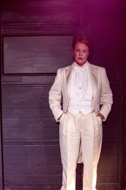 Når Signe gør modstand, bliver kunsten smukkere</br>“Jeg går helst til dårlig yoga, fordi det holder mig opmærksom