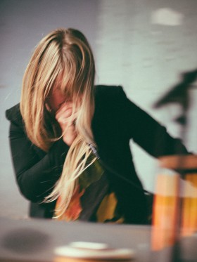 Når Signe gør modstand, bliver kunsten smukkere</br>Allerede med hendes første band Murmur lykkedes det hende at skære igennem med sin stemme for over 20 år siden.</br>Foto: Morten Elbech Sørensen