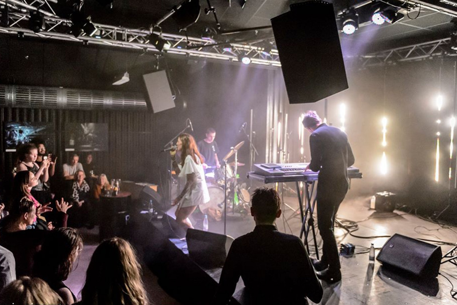 Irah: “Det er en livseksistentiel drivkraft at lave noget, man elsker”</br>Irah har tidligere haft skotske Seb Rochford på trommer, og han er også med på det kommende album.</br>Foto: PR-foto / Radar - Jace Champney