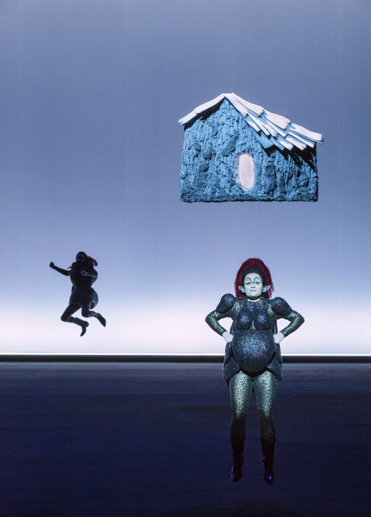 Robert Wilson instruerer Eddaen uden for tid og sted</br>Edda spiller fra 14.-20. oktober på Aarhus Teater.</br>Foto: PR-foto / Aarhus Teater - Lesley Leslie-Spinks