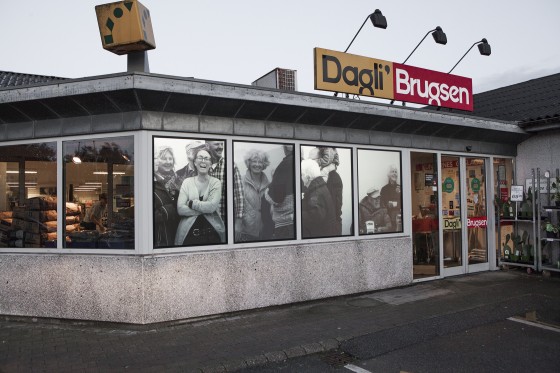 Billedserie: Videokunst i Skulpturlandsby Selde</br>Videoinstallation af Katja Bjørn: Mødet</br>Foto: Barbara Katzin