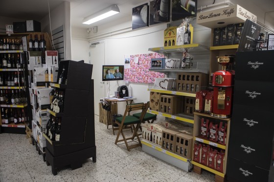 Billedserie: Videokunst i Skulpturlandsby Selde</br>Videoværk af Kenneth A. Balfelt: Hvad skal der ske med Selde?</br>Foto: Barbara Katzin