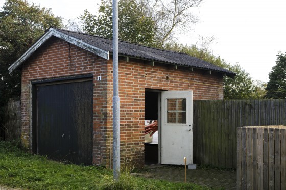 Billedserie: Videokunst i Skulpturlandsby Selde</br>Videoværk af Sonja Lillebæk Christensen: Forener / Adskiller</br>Foto: Barbara Katzin