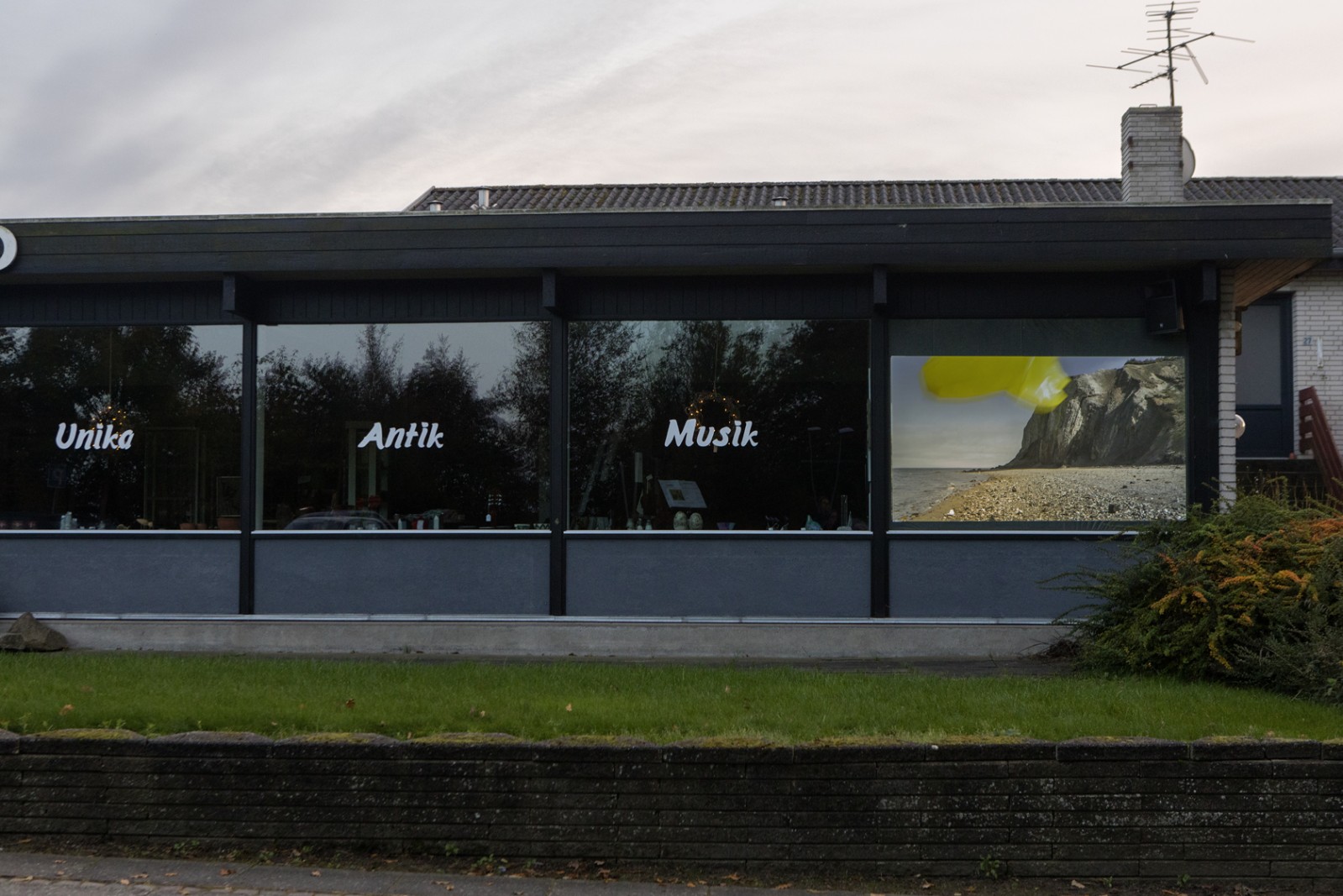 Billedserie: Videokunst i Skulpturlandsby Selde</br>Videoværk af Elina Brotherus</br>Foto: Barbara Katzin