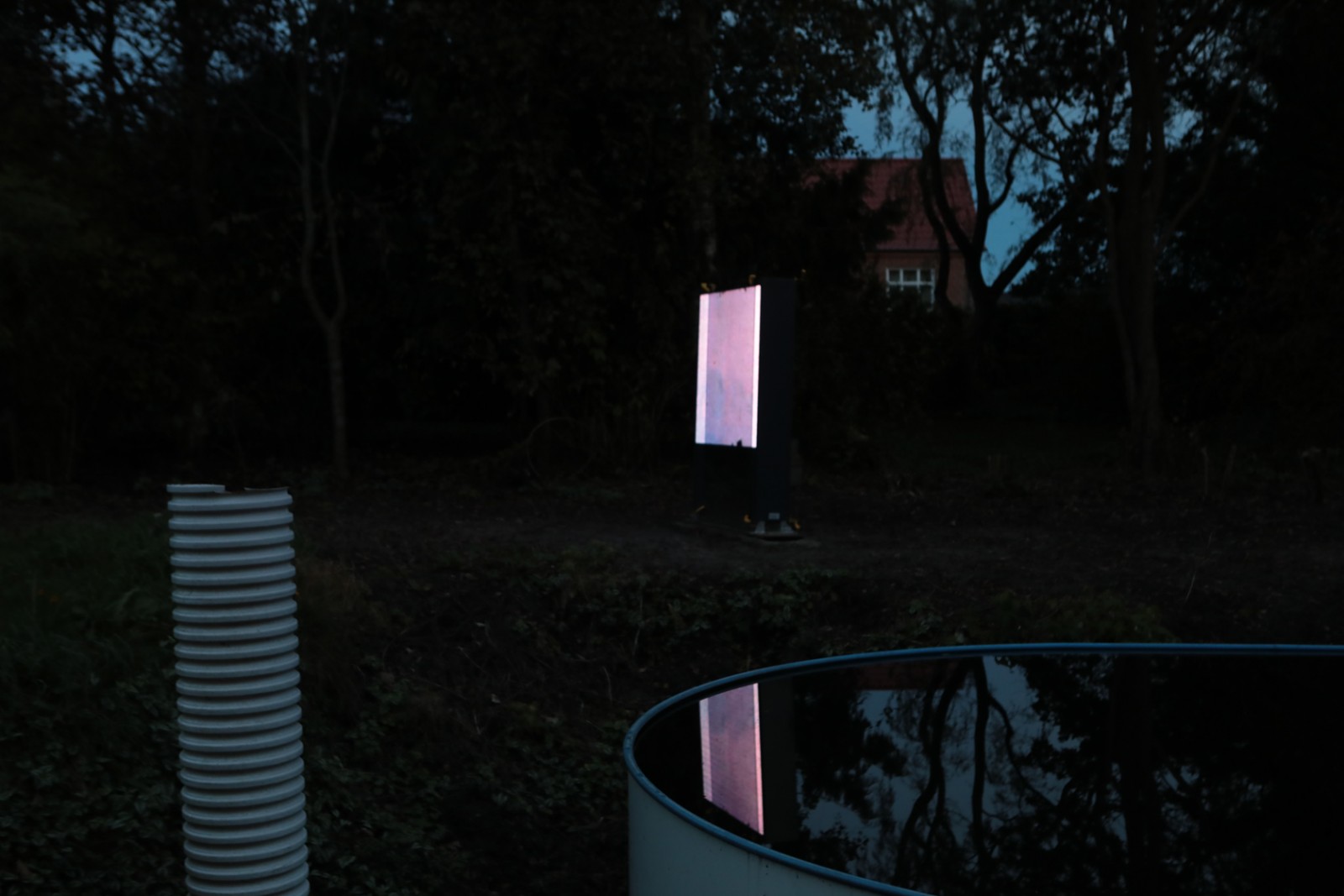 Billedserie: Videokunst i Skulpturlandsby Selde</br>Videoværk af Eva La Cour: Vejrfænomenologi og Videohistorik</br>Foto: Barbara Katzin