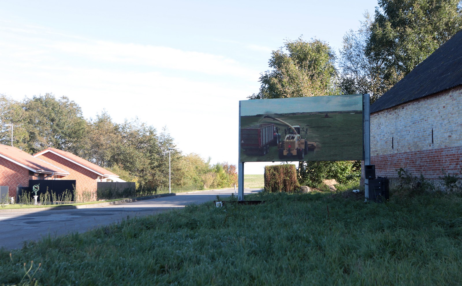 Billedserie: Videokunst i Skulpturlandsby Selde</br>Videoværk af Jette Gejl: Intervowen Landscapes</br>Foto: Barbara Katzin