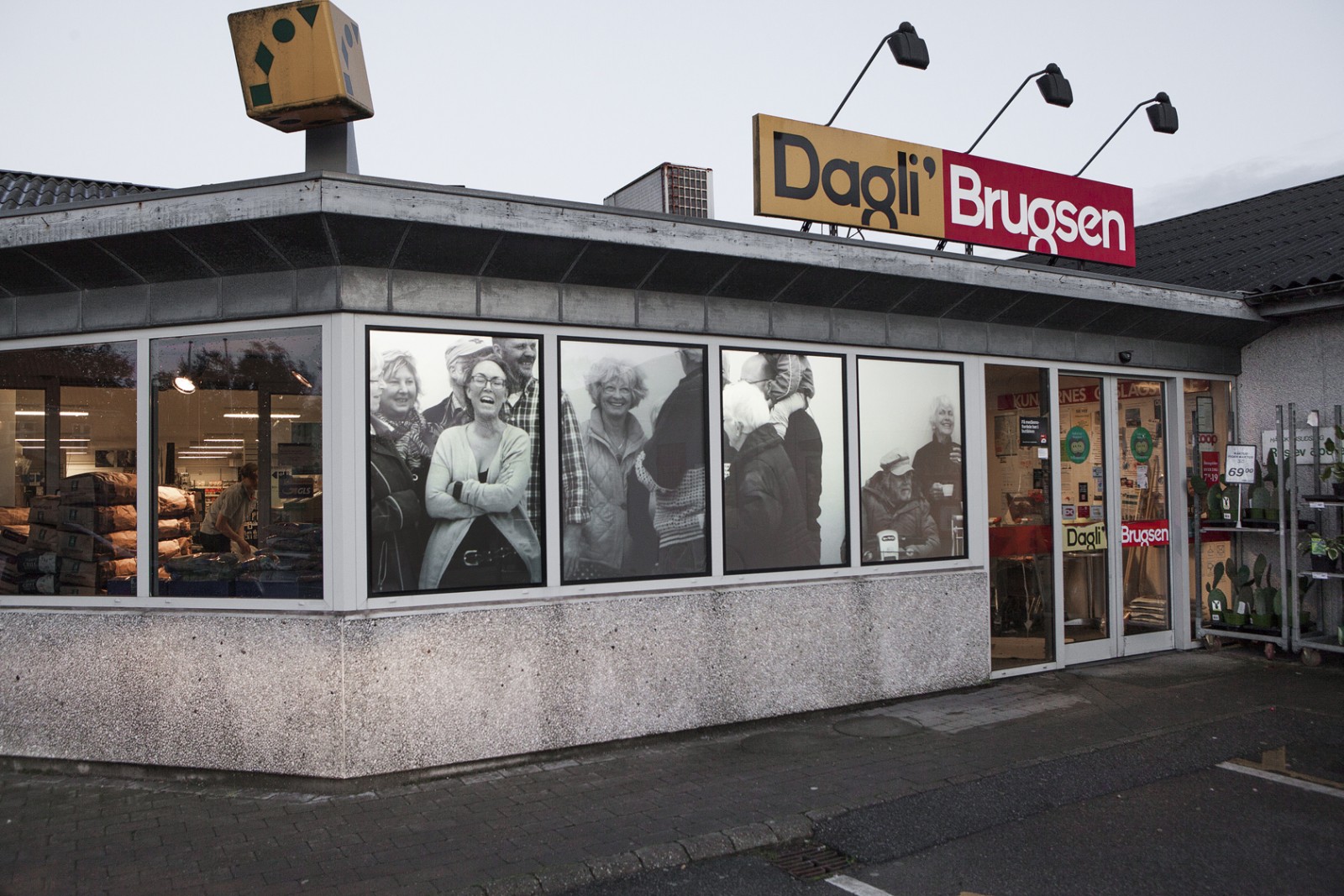 Billedserie: Videokunst i Skulpturlandsby Selde</br>Videoinstallation af Katja Bjørn: Mødet</br>Foto: Barbara Katzin