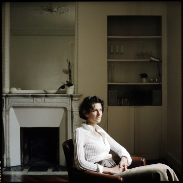 Børnelitteraturen er en dødalvorlig sag</br>Janne Teller har skrevet bogen Intet, som er oversat til 27 sprog og læst af cirka 4 ud af 5 børn i de ældre folkeskoleklasser i Danmark.</br>Foto: PR-foto / Jean-Luc Bertini