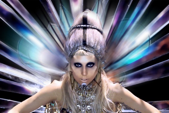 Er det kunst? Er du sikker?</br>Lady Gaga, Born This Way, 2011. Still. Instrueret af Nick Knight Produceret af Vincent Herbert, Nicole Ehrlich og Steven Johnson. Koreografi af Laurie Ann</br>Foto: 2011 Interscope Records
