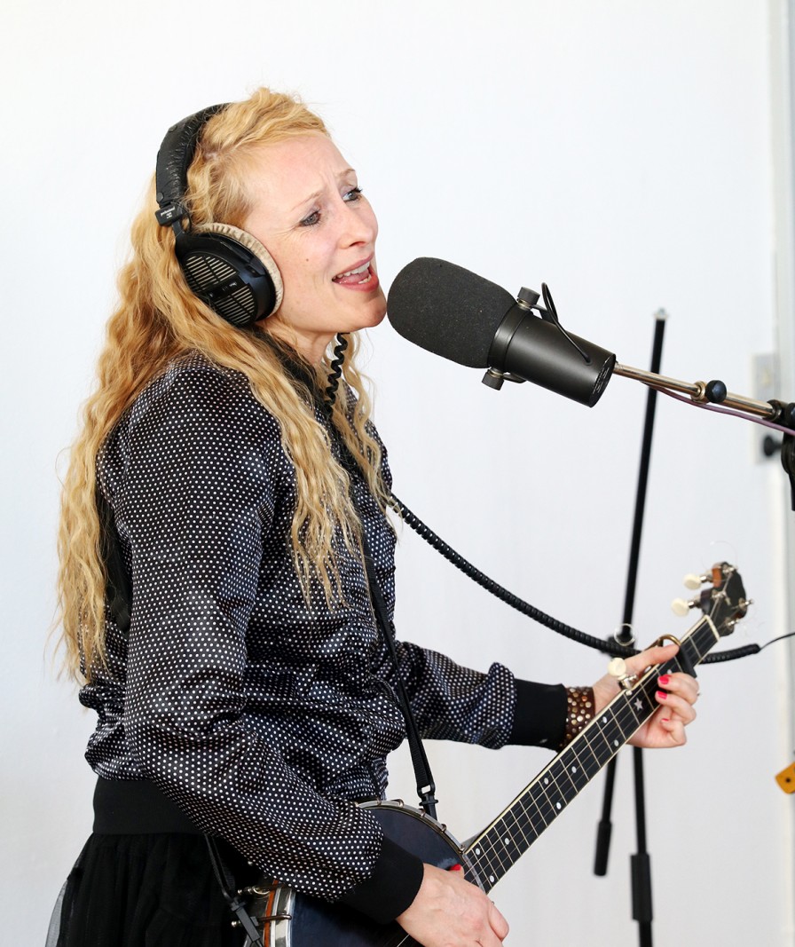 Keminova Cowboys er musik og kemi mellem jyder</br>Keminova Cowboys består af musikere fra de fem bands Telestjernen, Sonja Hald, Ulvetimen, Hverdagens Helte og Laura Mo.</br>Foto: Jessica Freiesleben