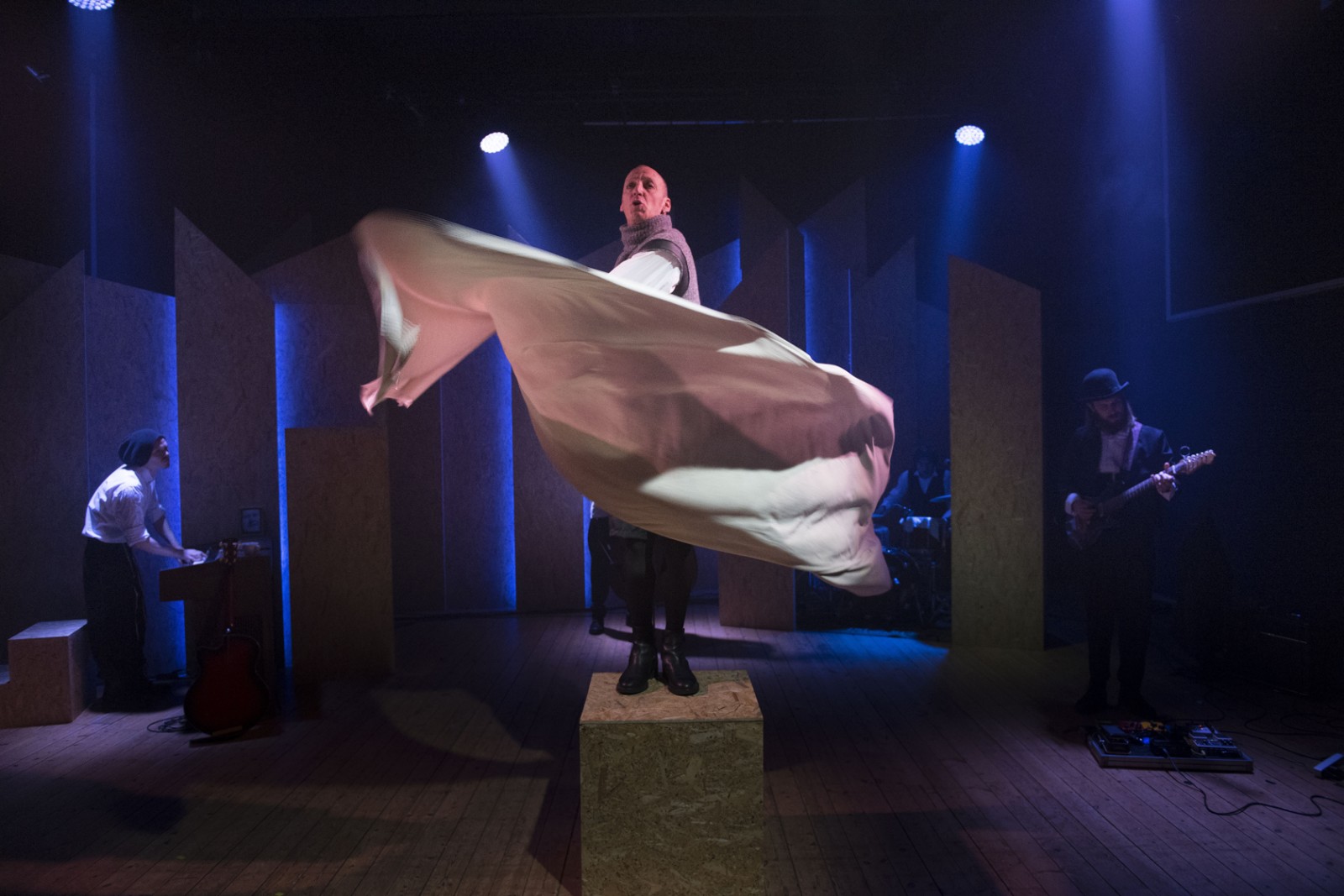 Ulvehøjen hyler til balkanrytmer</br>Ulvehøjen er netop draget på en omfattende danmarksturné.</br>Foto: PR-foto / Limfjordsteatret