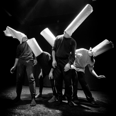 Tre forskellige teater-fagligheder smelter sammen i et fjerde udtryk</br>Teater Refleksion, Teater Katapult, Black Box Dance Company og instruktør Jacob Stage blander i forestillingen Hunger dukke- og animationsteater med dans og dramatik.</br>Foto: Jacob Stage